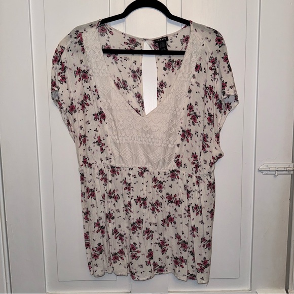 ✨torrid floral print gauze lace inset top✨ - Picture 2 of 6